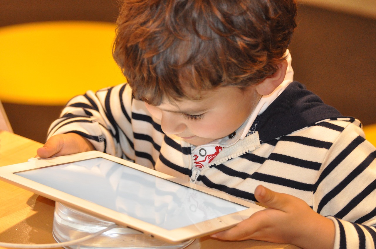 Niños: El abuso de la tecnología afecta al desarrollo cognitivo del cerebro